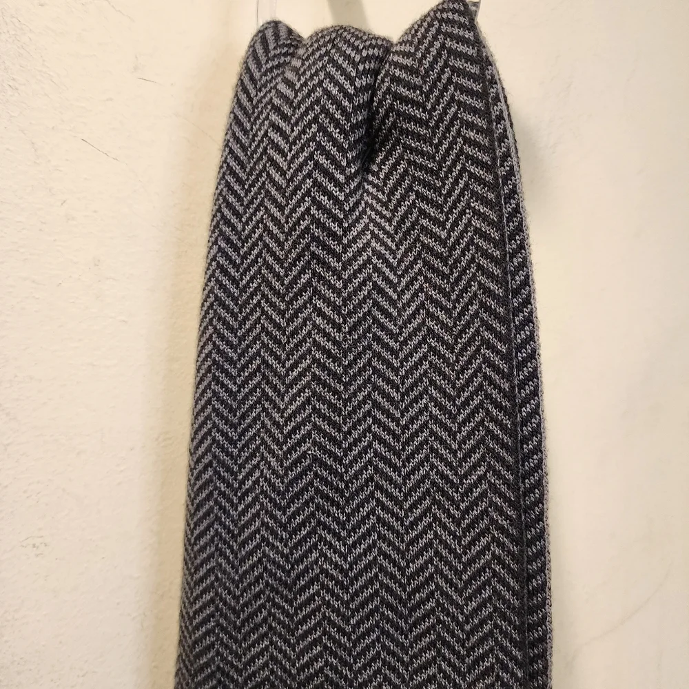 Perry Ellis Portfolio Black and Gray Herringbone Scarf NWT